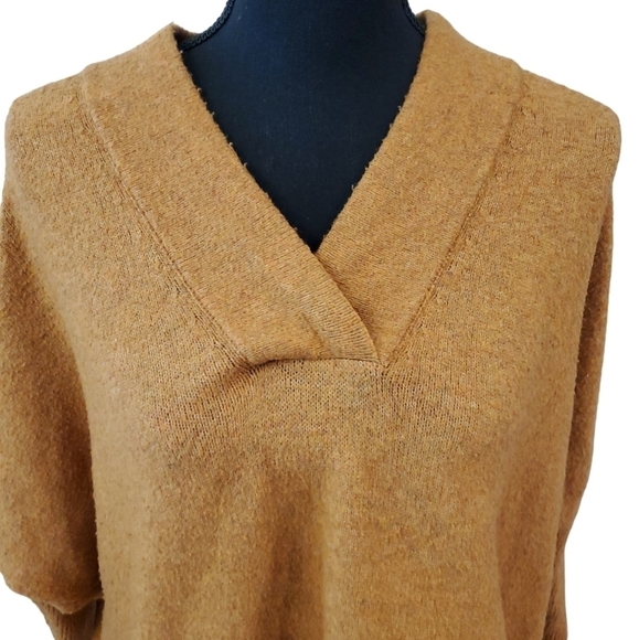 ANTHROPOLOGIE CROSS  V- NECK DOLMAN SLEEVE SWEATER  IN ORANGE. BOXEY., Size XS. - Picture 3 of 6